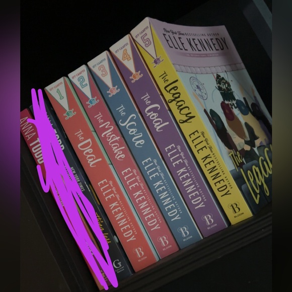 Elle Kennedy:The Complete Off-Campus Series Set - Picture 2 of 2